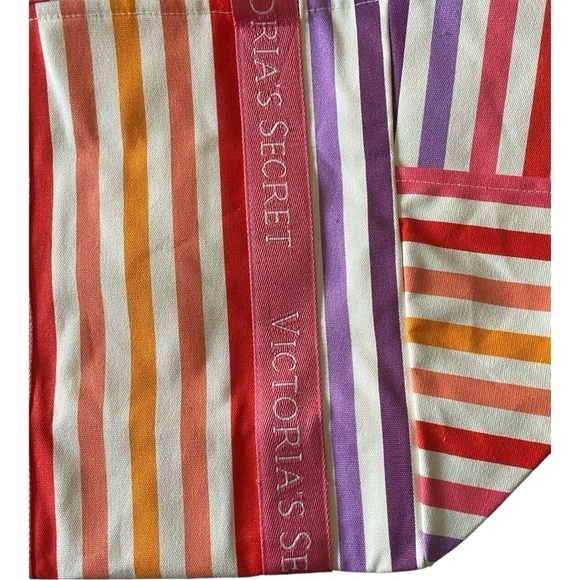 NWT-VICTORIAS SECRET-LARGE TOTE/OVERNIGHT BAG - Picture 3 of 6